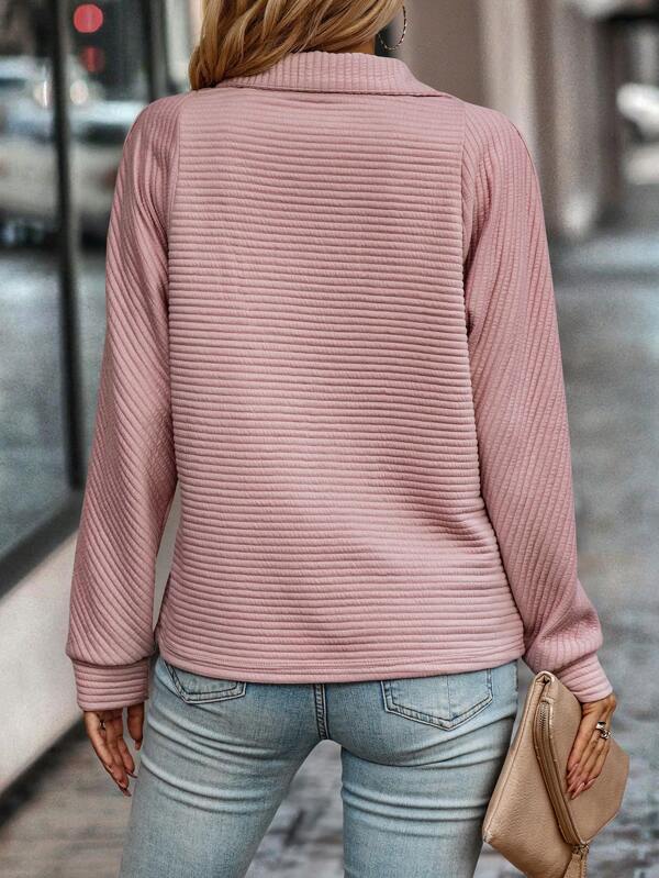 Freda | Stilfuld Ribbet Pullover med Kvarte Lynlås