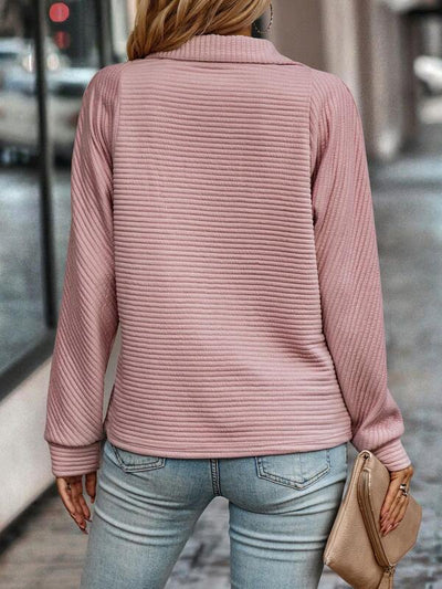 Freda | Stilfuld Ribbet Pullover med Kvarte Lynlås